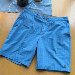 Quiksilver Men's Blue Grid Flat Front board Shorts